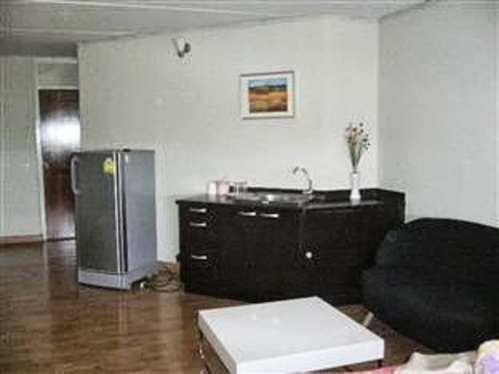 Impact Muang Thong Thani Service Condominium Bangkok Exterior photo